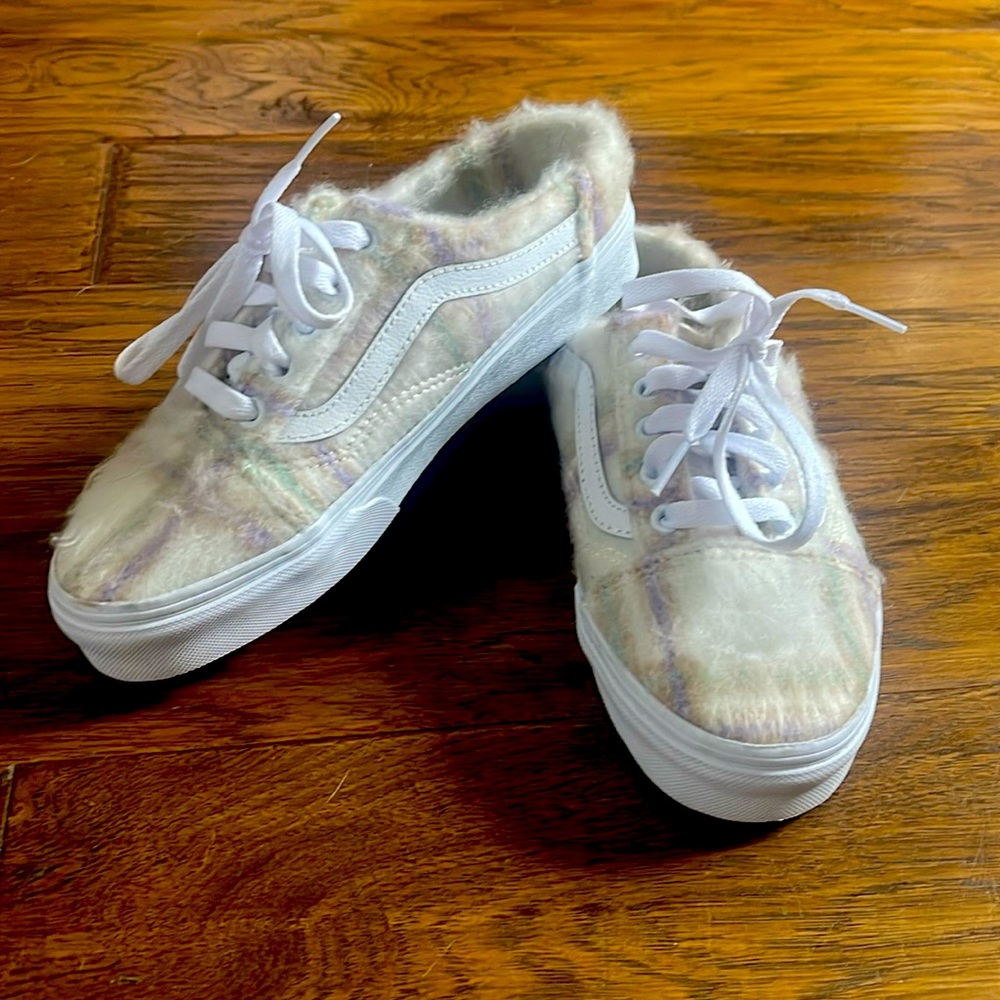 Women’s size 6.5 slip on vans. Never worn